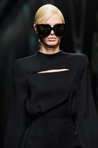 Look 12